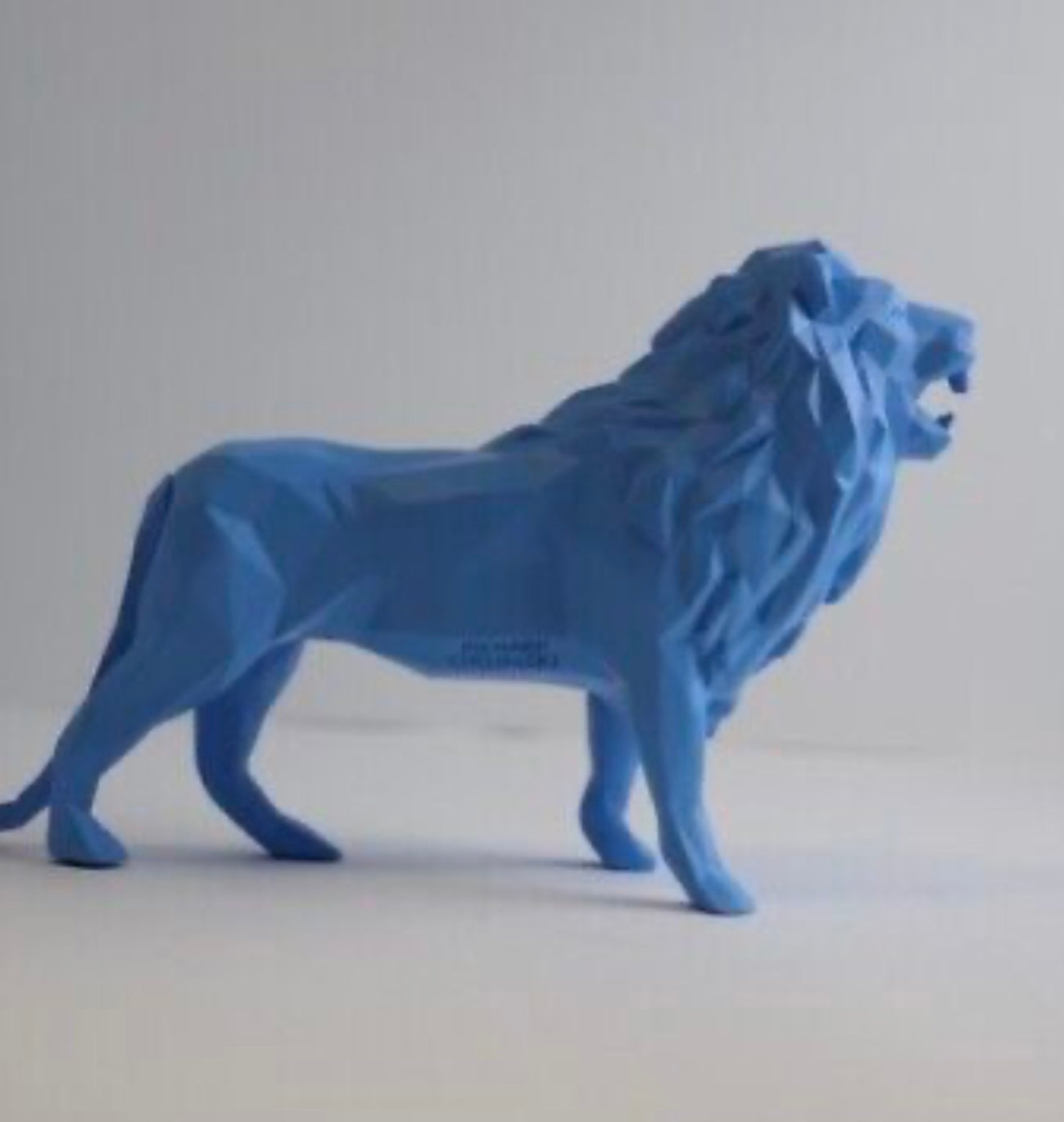 - Lion (Matt Blue) - Richard Orlinski -